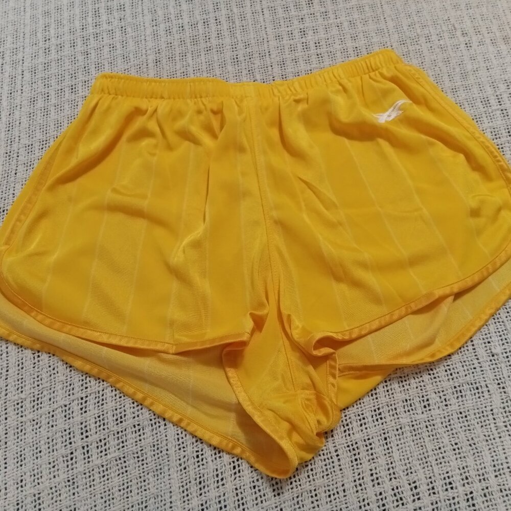 (*) VINTAGE ASICS RUNNING SHORTS, YELLOW, JAPAN SIZE "8O" (~30") (Pre-Owned)
